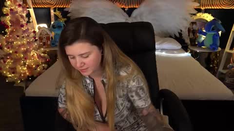 amellymillyy online show from January 11, 2:56 pm