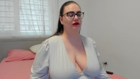 Amira Vyxen online show from April 2, 6:43 am