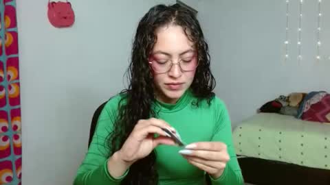 amitlu_ online show from October 20, 5:40 pm