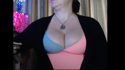 amorelara online show from September 24, 9:05 am