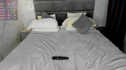 AmyGMT 2 Mon-Sun  0300am-0900am  online show from December 3, 9:32 am