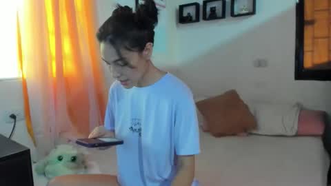 AmyEloise online show from November 10, 5:27 pm