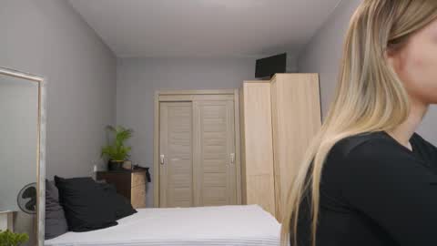 amylanee online show from October 24, 8:37 am