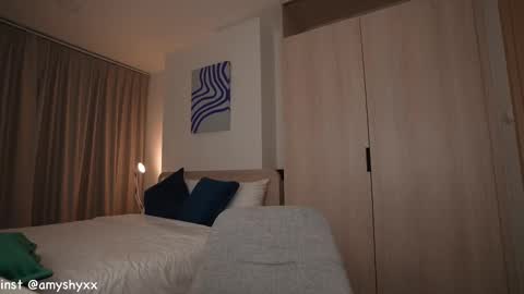 amylure online show from October 11, 1:27 pm