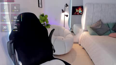    online show from April 14, 9:07 pm