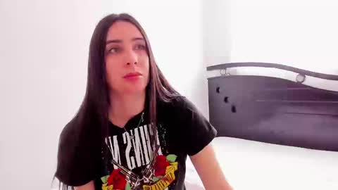 Snapshot of ana_castilo chatting on December 30, 2:51 pm Ana  IG an castillo 1 online show from December 30, 2:51 pm