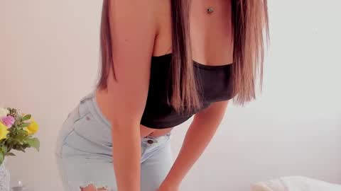 Snapshot of ana_castilo chatting on February 19, 1:28 pm Ana  IG an castillo 1 online show from February 19, 1:28 pm