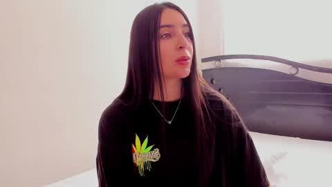 Snapshot of ana_castilo chatting on December 19, 2:57 pm Ana  IG an castillo 1 online show from December 19, 2:57 pm