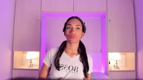 anaacollins_ online show from February 18, 11:54 am