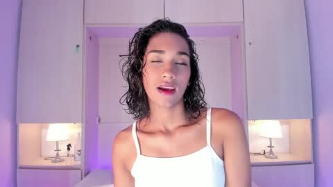 anaacollins_ online show from May 12, 12:36 pm