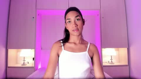 anaacollins_ online show from March 12, 11:58 am