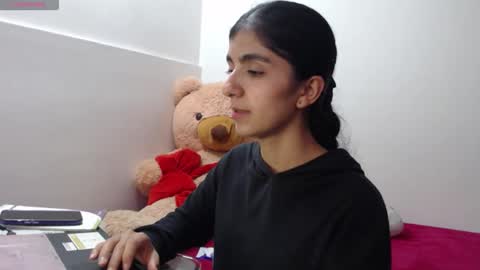 Anahi Browns online show from April 15, 9:37 pm