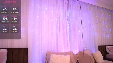 Snapshot of anarhodes chatting on March 1, 1:43 am Anna online show from March 1, 1:43 am