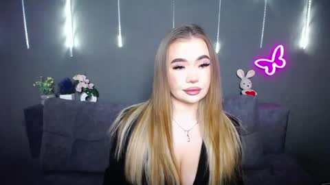anastacyyellig online show from April 24, 8:44 pm