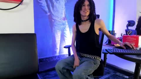 anddy_hugecock online show from June 6, 1:06 pm