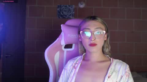 Andrea  online show from April 15, 11:02 am