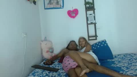 andrea_jose online show from January 1, 2:20 pm