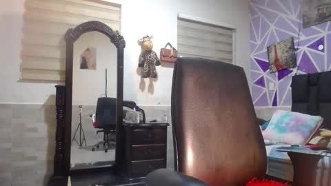 andrea ospina1 online show from November 17, 8:00 pm