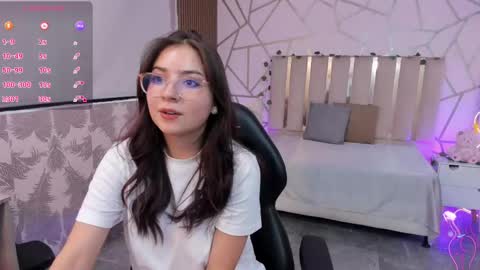 andrea_tay1 online show from May 8, 9:53 pm