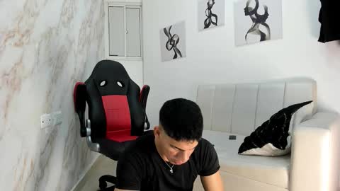 andres_stud online show from November 23, 5:27 am