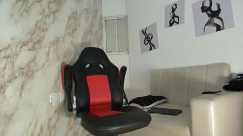 andres_stud online show from November 29, 6:21 am