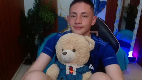 andres_tay online show from April 25, 2:58 am