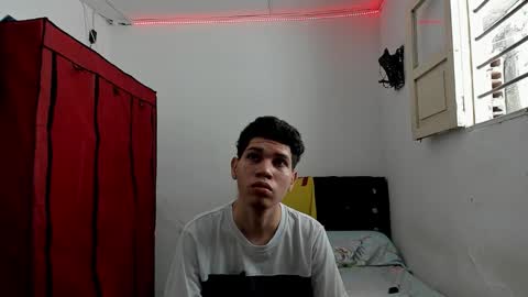 andrew_2811 online show from March 14, 6:12 pm