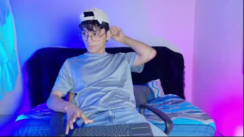 andres online show from June 1, 12:01 am