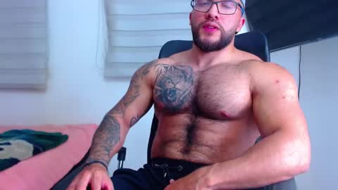 andrew_holden__ online show from February 10, 11:23 pm