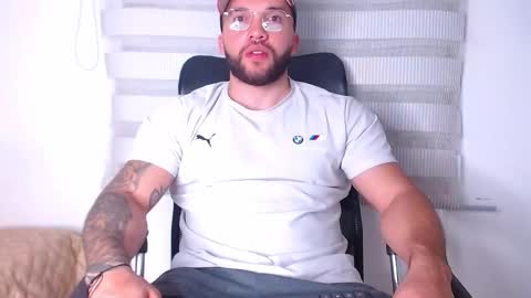 andrew_holden__ online show from October 27, 11:38 pm