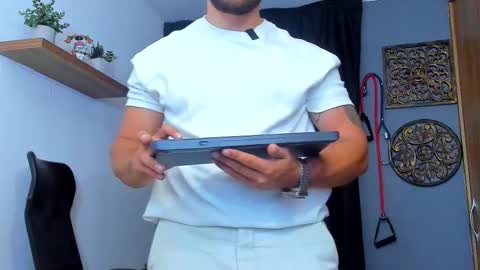 Andrew Diaz online show from March 20, 5:23 am