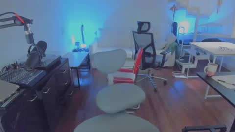 Andrew online show from December 2, 7:12 pm