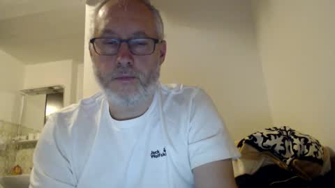 Snapshot of andyberg8 chatting on October 27, 11:38 pm Andy online show from October 27, 11:38 pm