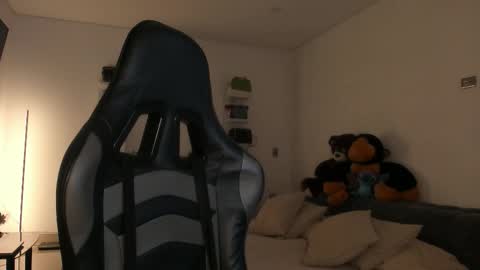      online show from March 3, 2:51 am