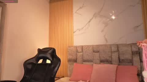 angel__kiss online show from May 8, 11:38 am
