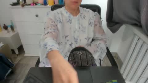 angel_lee__ online show from February 18, 5:09 am