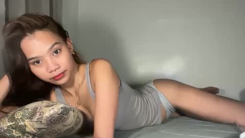 angel_petite07 online show from April 6, 6:03 am