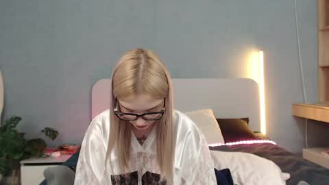 Angela online show from May 8, 5:24 am