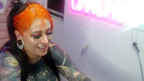 Angela Cianuro online show from December 25, 9:13 am