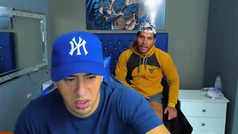 Snapshot of angelandchris chatting on October 16, 12:38 pm Angel And Cris online show from October 16, 12:38 pm