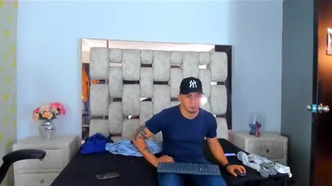 Snapshot of angelandchris chatting on September 18, 12:31 pm Angel And Cris online show from September 18, 12:31 pm