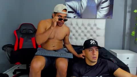 Snapshot of angelandchris chatting on September 27, 1:53 pm Angel And Cris online show from September 27, 1:53 pm