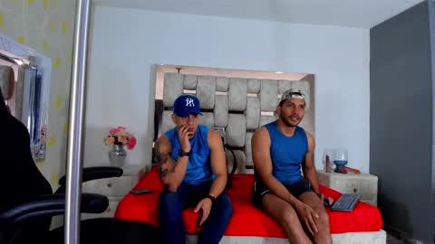 Snapshot of angelandchris chatting on September 16, 12:29 pm Angel And Cris online show from September 16, 12:29 pm