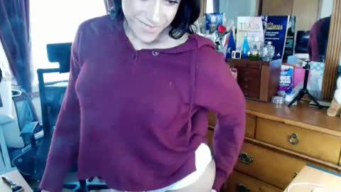 Angela Longcock online show from April 26, 10:51 pm