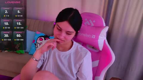 Snapshot of angelbraunn chatting on October 23, 11:01 am angel online show from October 23, 11:01 am