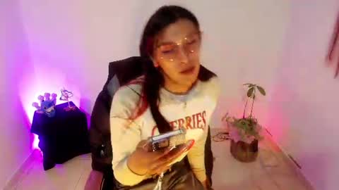 angele online show from June 24, 6:59 pm
