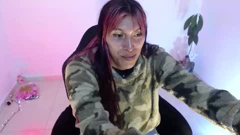 Snapshot of angele_johnson chatting on October 3, 9:23 pm angele online show from October 3, 9:23 pm