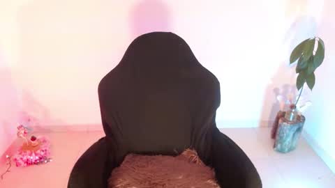 Snapshot of angele_johnson chatting on October 6, 2:07 am angele online show from October 6, 2:07 am