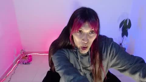 Snapshot of angele_johnson chatting on October 29, 7:36 pm angele online show from October 29, 7:36 pm