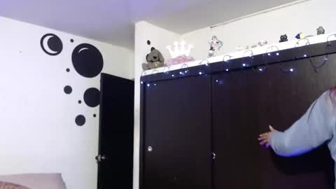 Snapshot of angele_johnson chatting on March 11, 3:25 am angele online show from March 11, 3:25 am